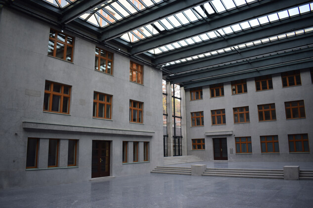 Zastřešené nádvoří, Armádní muzeum na Žižkově (3. 11. 2022)