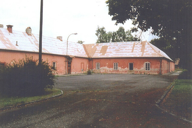 Starý zámek, Šporkovo, jižní spojovací a východní křídlo, před zahájením obnovy, 2004