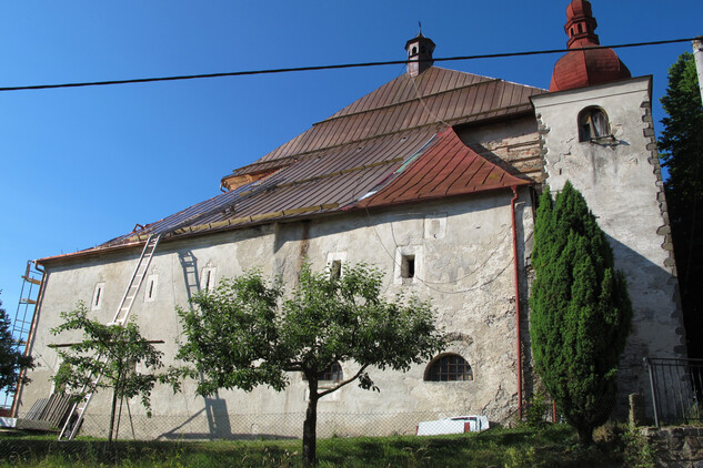 Práce na střechách kostela sv. Anny