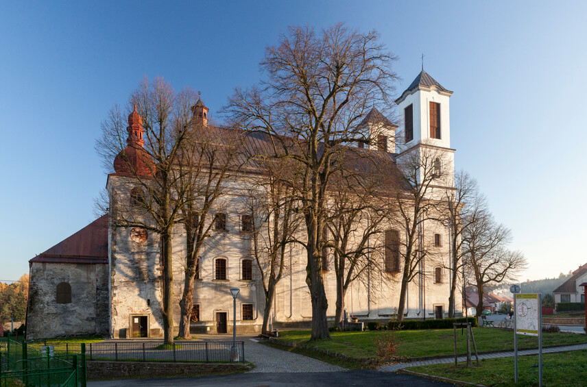 Kostel Narození Panny Marie a kostel sv. Anny v Přibyslavicích, stav během obnovy Kostel Narození Panny Marie a kostel sv. Anny v Přibyslavicích, stav během obnovy