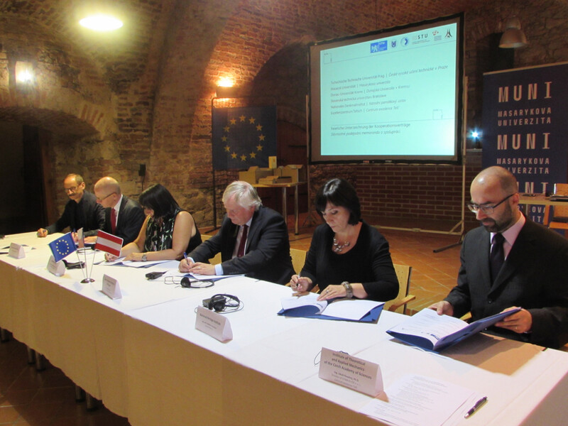 Národní památkový ústav podepsal v Telči memorandum o spolupráci šesti významných vzdělávacích a výzkumných institucí Národní památkový ústav podepsal v Telči memorandum o spolupráci šesti významných vzdělávacích a výzkumných institucí