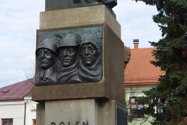 Pomník na Husově náměstí v Polné
