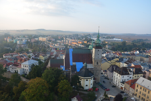 Kostel sv. Jakuba Většího v Jihlavě, průběh prací při obnově krovu a střešní krytiny v roce 2018 (foto V. Hrbek)