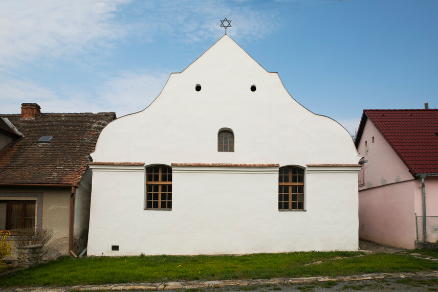 Venkovská synagoga v Polici u Jemnice, průčelí, stav po obnově (autor: Lucie Herbricková)