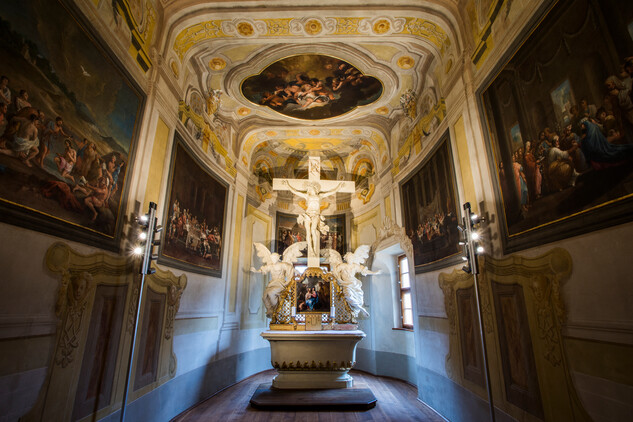 Zámecká kaple v Budišově, pohled na oltář (autor: Lucie Herbricková)