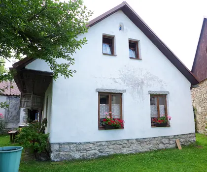 Bývalý venkovský ateliér a exteriérová galerie umělecké a manželské dvojice Míly Doleželové a Jiřího Mareše v Klátovci Bývalý venkovský ateliér a exteriérová galerie umělecké a manželské dvojice Míly Doleželové a Jiřího Mareše v Klátovci