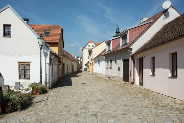 Pohled do Seminářské ulice v Telči, 2023