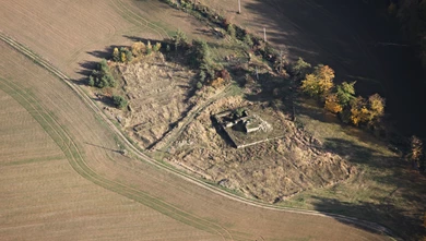 Mstěnice, archeologická lokalita zahrnující zaniklou středověkou vesnici 