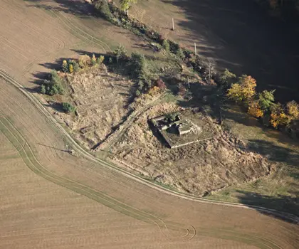 Mstěnice, archeologická lokalita zahrnující zaniklou středověkou vesnici 