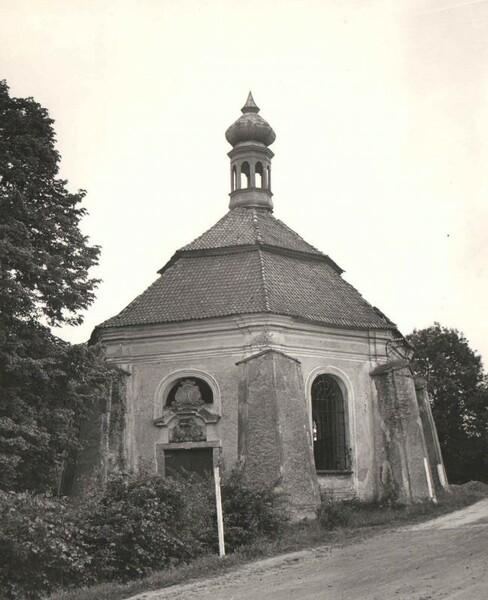 Ilustrační snímek - zaniklá kaple v Hostačově