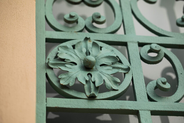 Hrobka rodu Pallavicini u Jemnice, detail mříže