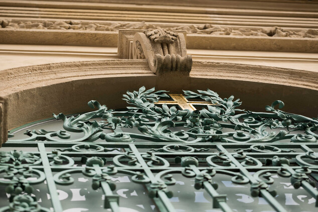 Hrobka rodu Pallavicini u Jemnice, detail mříže