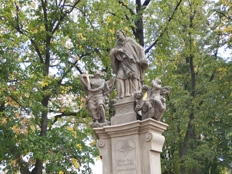 Barokní sousoší sv. Jana Nepomuckého ve Ždírci na Jihlavsku 