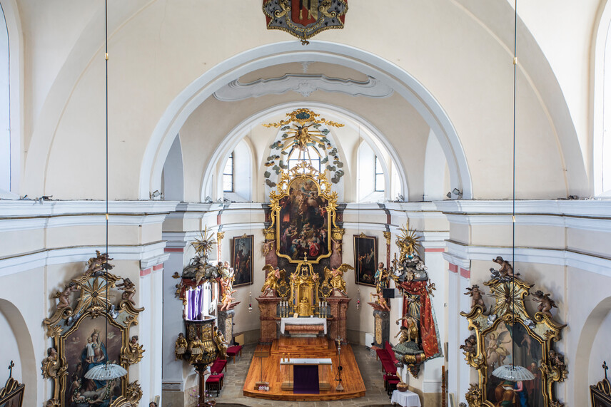 Přibyslav, kostel Narození sv. Jana Křtitele, hlavní oltář po restaurování, copyright: Lucie Herbricková