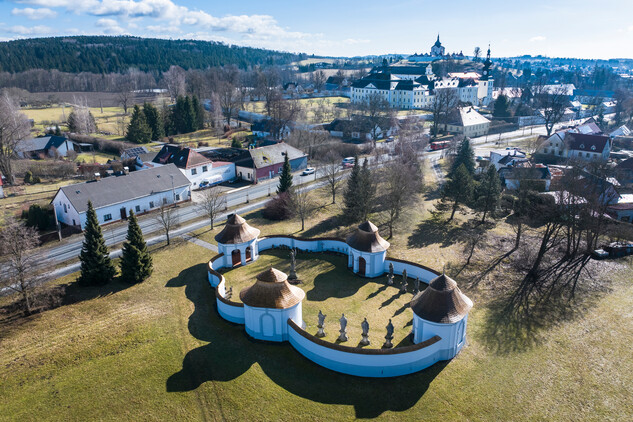 Dolní hřbitov ve Žďáru nad Sázavou po obnově, pohled z dronu, copyright: Pavel Macků