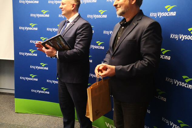 Slavnostní vyhodnocení soutěže Péče o naše památky - hejtman Kraje Vysočina Martin Kukla a ředitel telčského pracoviště NPÚ Libor Karásek