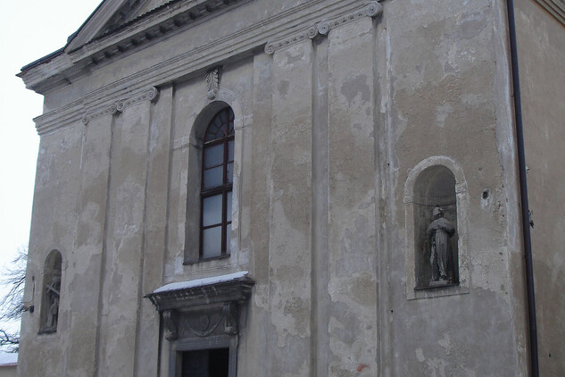 Kostel sv. Františka Serafínského v Golčově Jeníkově před obnovou