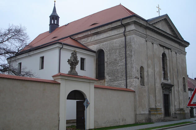 Obnovená loretánská kaple a ohradní zeď Kaštanky