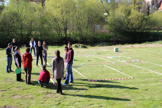 Vytyčování půdorysu v rámci experimentálního programu „Virtuální klášter“ pro studenty Pedagogické fakulty UK v Praze