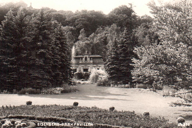Jezeří – Dolní park – parter před pavilonem – nedatováno.