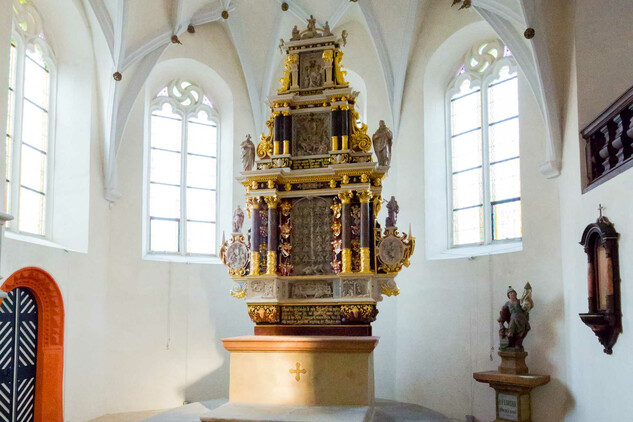Oltář kostela sv. Floriána