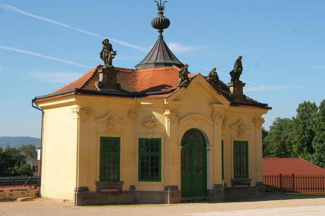 Exteriéry Čajového pavilonu byly obnoveny v roce 2011