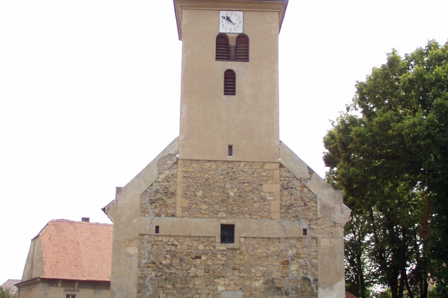 1. Lenešický kostel v roce 2006.