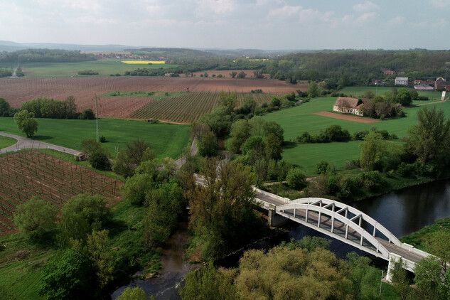 Most přes Ohři spojující obce Zálužice a Trnovany