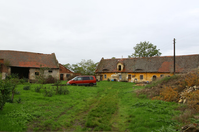 6. Areál usedlosti č. p. 22, Stekník, okr. Louny 