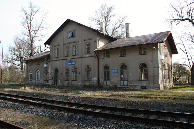 3. Železniční stanice Trnovany, Žatec-Trnovany, okr. Louny, Pohled na západní průčelí výpravní budovy čp. 47