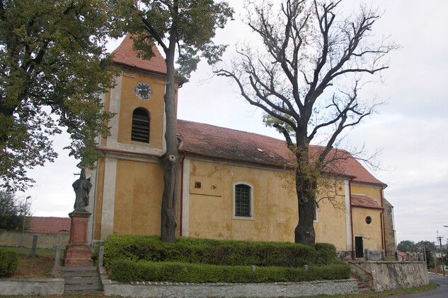 Kostel před obnovou (2011)