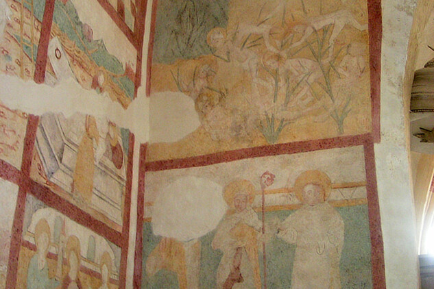 Zrestaurované nástěnné malby na severní stěně lodi kostela a levé straně Vítězného oblouku (2020)