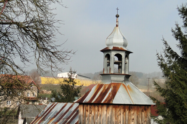 kaple sv. Jana Nepomuckého se zvonicí před obnovou