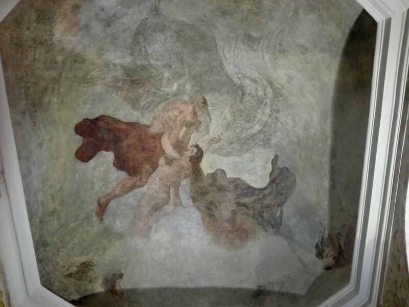 Čajový pavilon v areálu děčínského zámku – pohled na obnovenou fresku