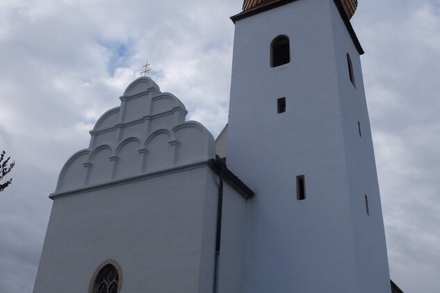 Obnova fasád kostela sv. Matouše v Dobroměřicích – východní průčelí, celkový pohled po obnově, 5. 12. 2017