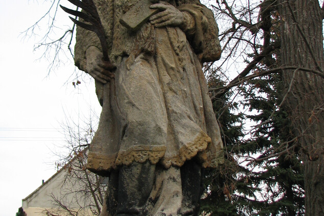 Stav sochy sv. Jana Nepomuckého před restaurováním, obec Mory na Podbořansku