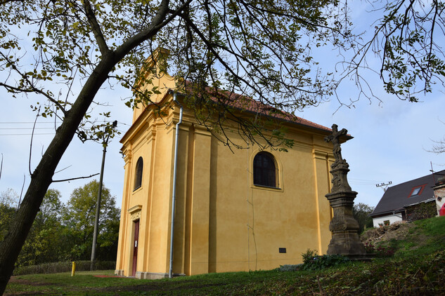 Celková obnova kaple Navštívení Panny Marie v Žežicích u Žatce – celkový pohled boční