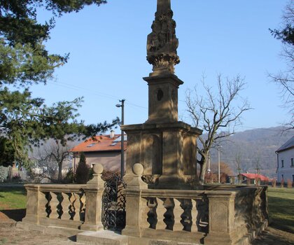 První etapa restaurování sloupu Čtrnácti svatých pomocníků ve Valtířově