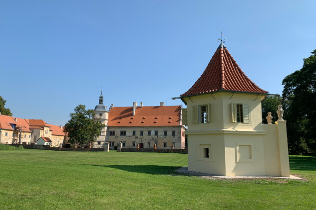 Gloriet v zahradě zámku Červené Poříčí