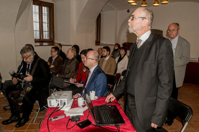 Ředitel ÚPS v Kroměříži Ing. Jan Slezák představuje projekt vrchnostenské zahrady na Pernštejně