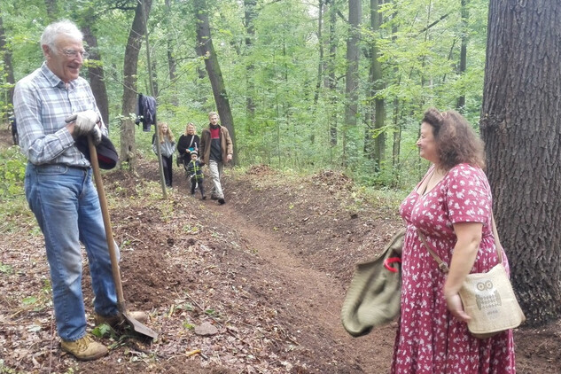 Zdenka Lňěníčková, lektorka edukačních programů a Peter Jamieson, předseda The Friends, Krásný Dvůr | © NPÚ, Kateřina Samojská