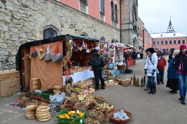 Vánoční trh na zámku Sychrov