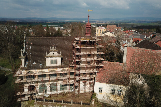 Opočno - sanace střešní konstrukce na Letohrádku