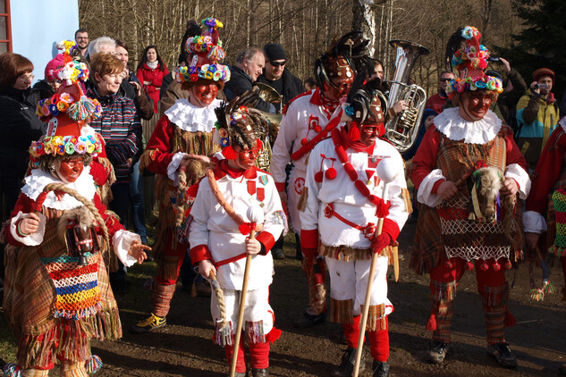 Tradiční masky rasů a kobyl na Veselém Kopci