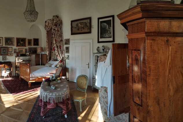 Nově instalované prostory na zámku Slatiňany - pokoj princezny Charlotty