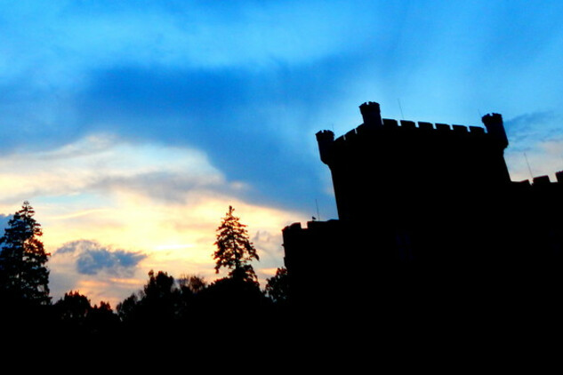 Hrádek u Nechanic nabídne jedinečnou večerní atmosféru romantického zámku uprostřed lesů