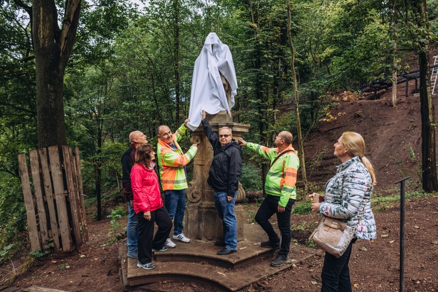 Symbolické odhalení sochy svatého Jana Nepomuckého Symbolické odhalení sochy svatého Jana Nepomuckého